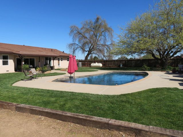 4900 Pleasant Valley Rd, Oakdale, CA 95361