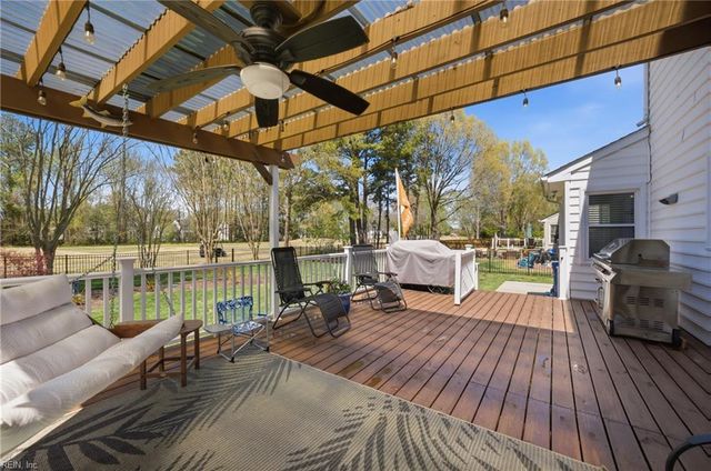 420 Las Gaviotas BLVD, Chesapeake, VA 23322