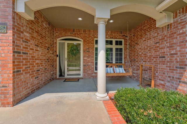 2825 N Spring Meadow Ct, Wichita, KS 67205