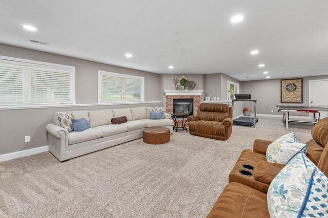 2825 N Spring Meadow Ct, Wichita, KS 67205