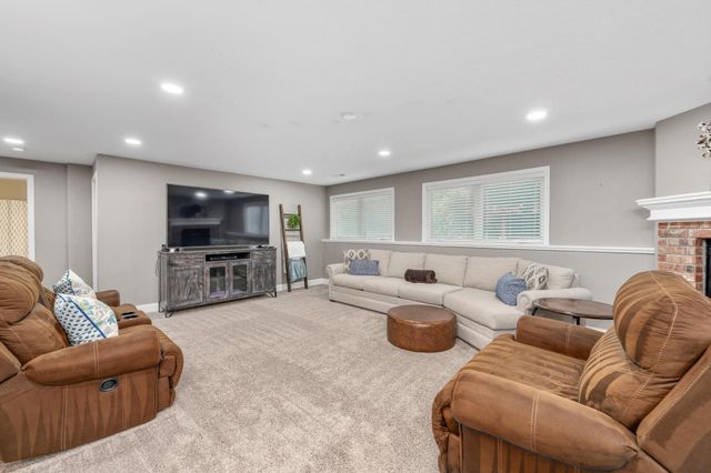 2825 N Spring Meadow Ct, Wichita, KS 67205