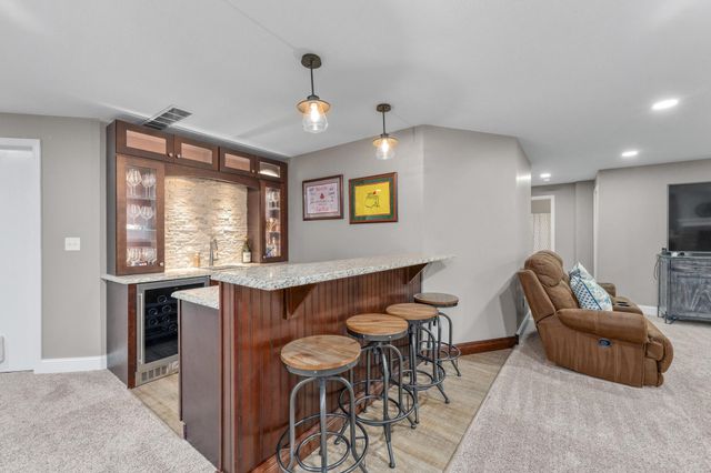 2825 N Spring Meadow Ct, Wichita, KS 67205
