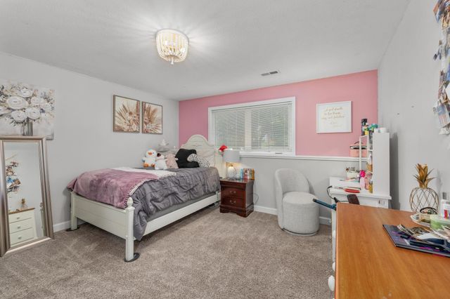2825 N Spring Meadow Ct, Wichita, KS 67205