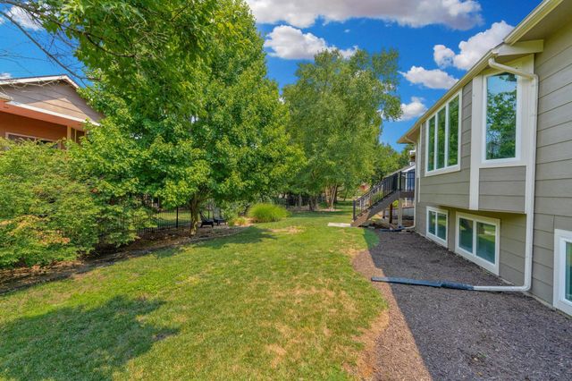 2825 N Spring Meadow Ct, Wichita, KS 67205