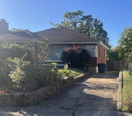 6830 Glades Avenue, St Louis, MO 63139