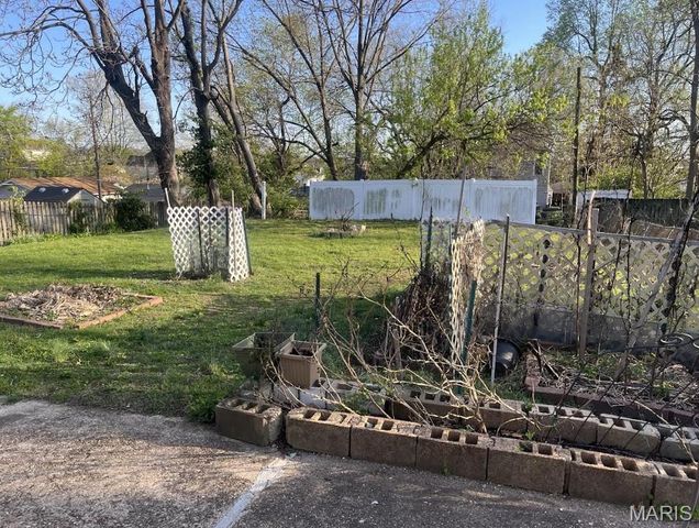 6830 Glades Avenue, St Louis, MO 63139