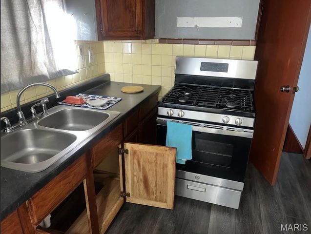 6830 Glades Avenue, St Louis, MO 63139