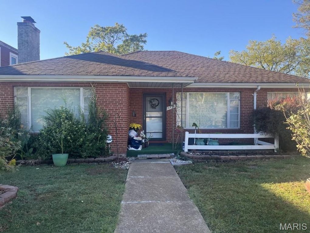 6830 Glades Avenue, St Louis, MO 63139