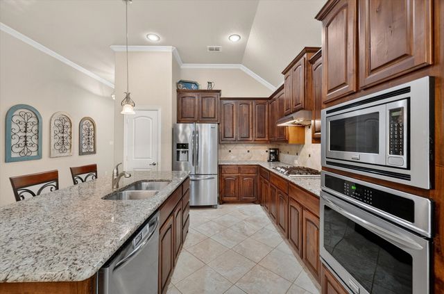 2931 Trail Lake Drive, Grand Prairie, TX 75054