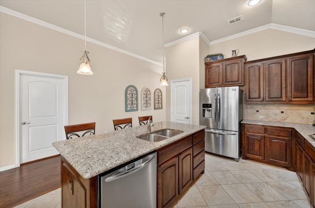 2931 Trail Lake Drive, Grand Prairie, TX 75054