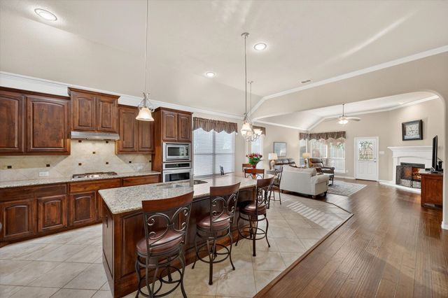 2931 Trail Lake Drive, Grand Prairie, TX 75054