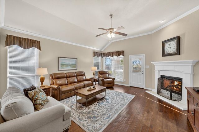 2931 Trail Lake Drive, Grand Prairie, TX 75054