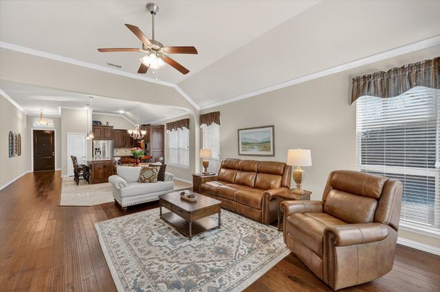 2931 Trail Lake Drive, Grand Prairie, TX 75054