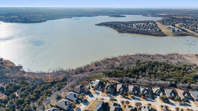 2931 Trail Lake Drive, Grand Prairie, TX 75054