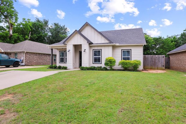 514 W Hull Street, Denison, TX 75020
