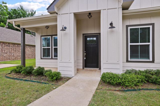 514 W Hull Street, Denison, TX 75020