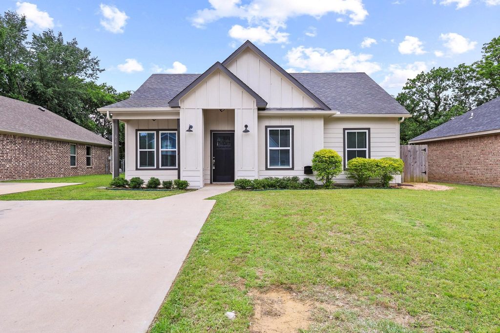 514 W Hull Street, Denison, TX 75020