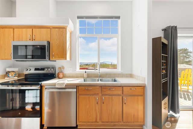 5511 Hillvue Road, Blaine, WA 98230