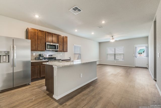 3038 Laguna Cliffs, Converse, TX 78109