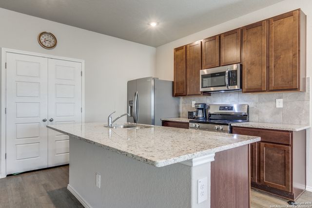 3038 Laguna Cliffs, Converse, TX 78109
