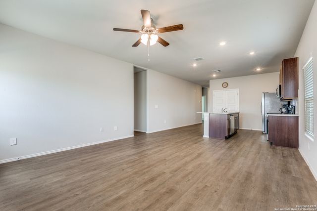 3038 Laguna Cliffs, Converse, TX 78109