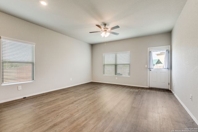 3038 Laguna Cliffs, Converse, TX 78109