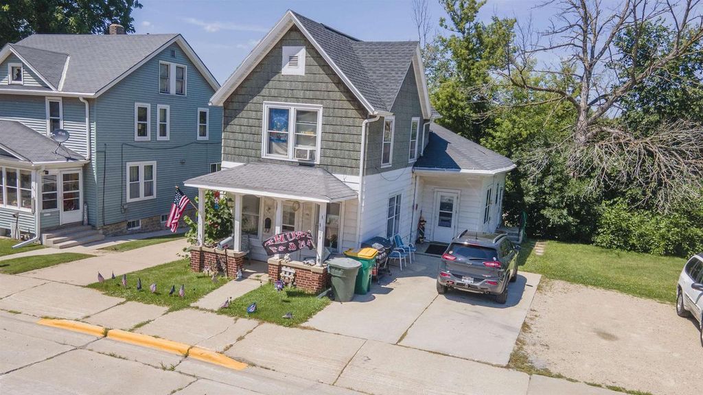 208 W JACKSON STREET, Ripon, WI 54971