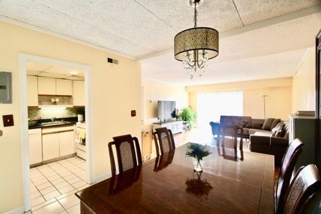 44 Broadlawn Park 22A, Boston, MA 02467