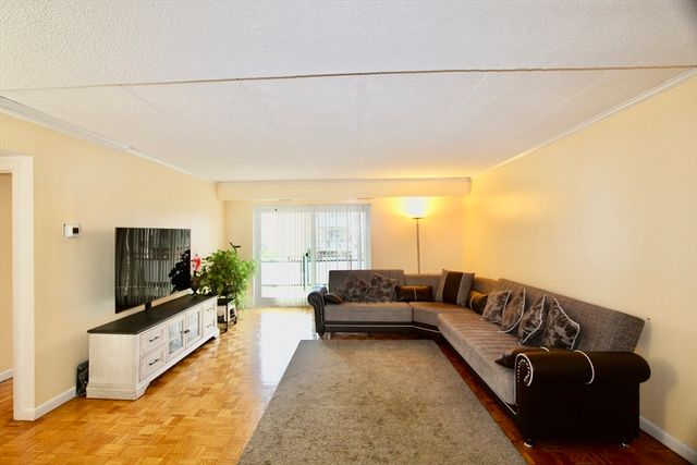 44 Broadlawn Park 22A, Boston, MA 02467