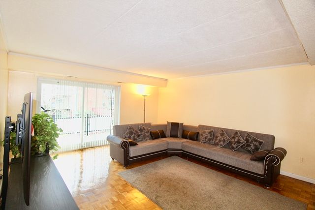 44 Broadlawn Park 22A, Boston, MA 02467