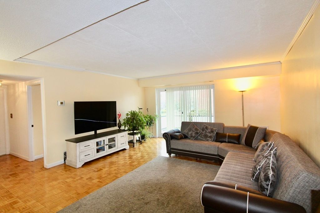 44 Broadlawn Park 22A, Boston, MA 02467