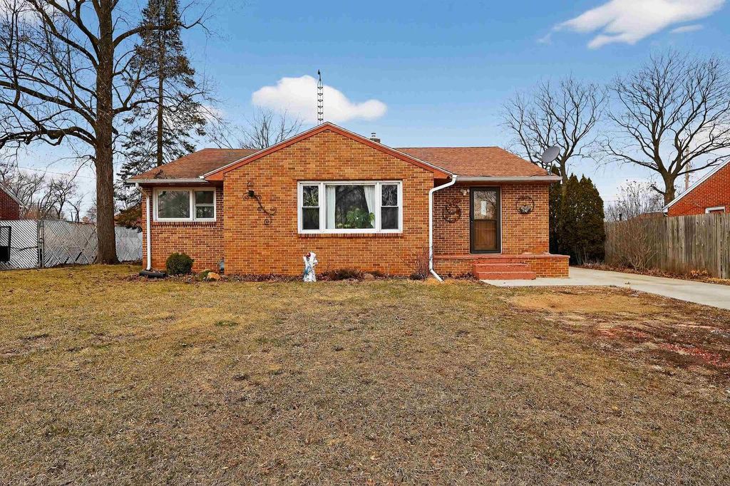 2020 S Cottage Avenue, Beloit, WI 53511