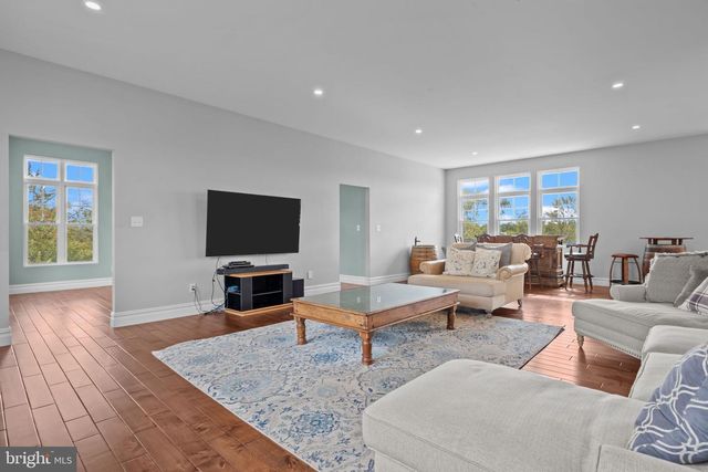 274 PINEVILLE RD, Newtown, PA 18940