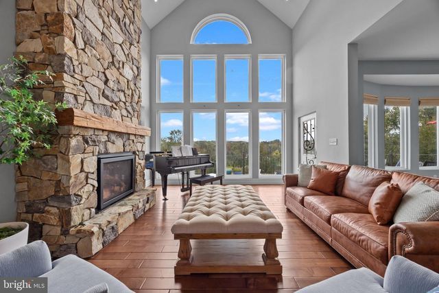 274 PINEVILLE RD, Newtown, PA 18940