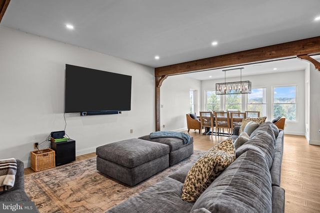 274 PINEVILLE RD, Newtown, PA 18940