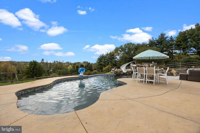 274 PINEVILLE RD, Newtown, PA 18940
