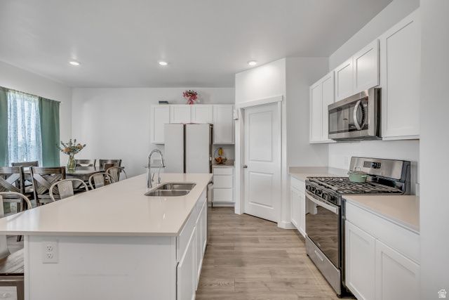 8748 W MINERAL GROVE DR, Magna, UT 84044