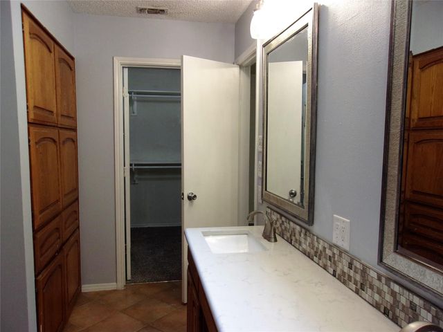 4200 Rye Glen Drive, Arlington, TX 76017