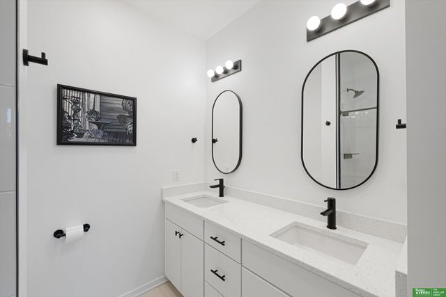 5314 Elmwood Plaza, Omaha, NE 68106