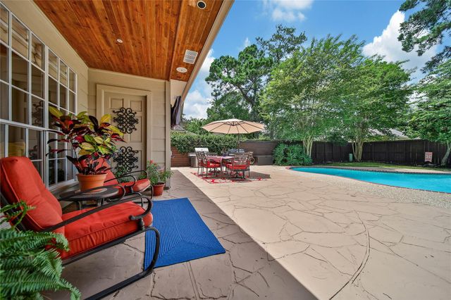 1702 Seven Maples Drive, Kingwood, TX 77345