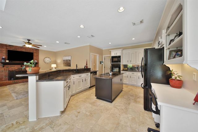 1702 Seven Maples Drive, Kingwood, TX 77345