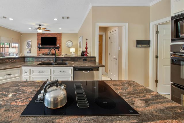 1702 Seven Maples Drive, Kingwood, TX 77345