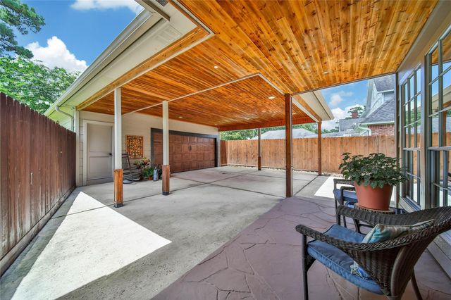 1702 Seven Maples Drive, Kingwood, TX 77345
