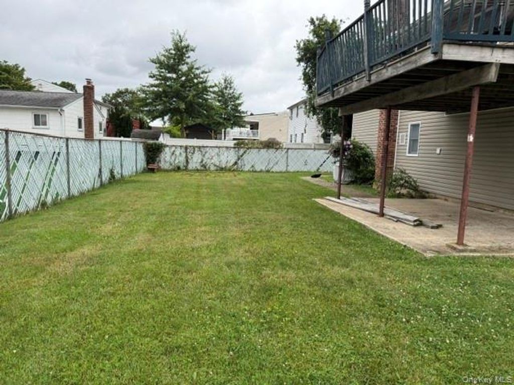 89 Lincoln Avenue, Deer Park, NY 11729 — photo 3