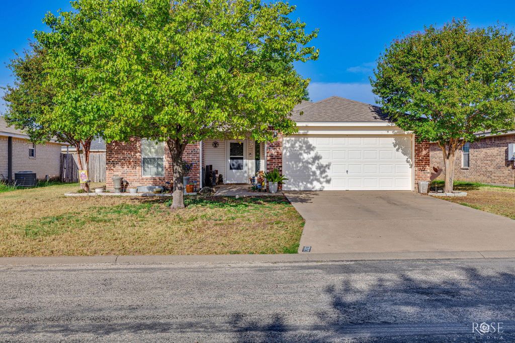Image 1 of property listing at 1203 Wallace Lane, San Angelo, TX 76905