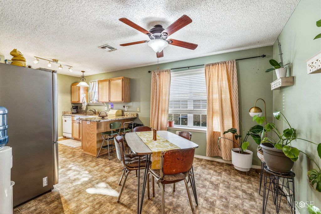 Image 10 of property listing at 1203 Wallace Lane, San Angelo, TX 76905