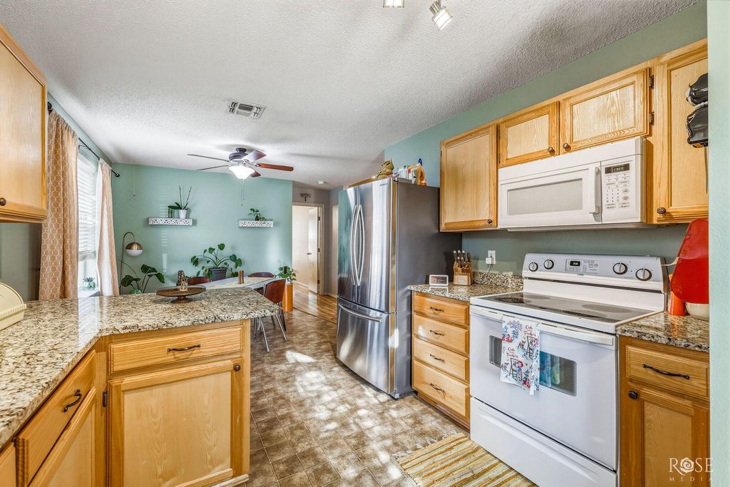 Image 14 of property listing at 1203 Wallace Lane, San Angelo, TX 76905
