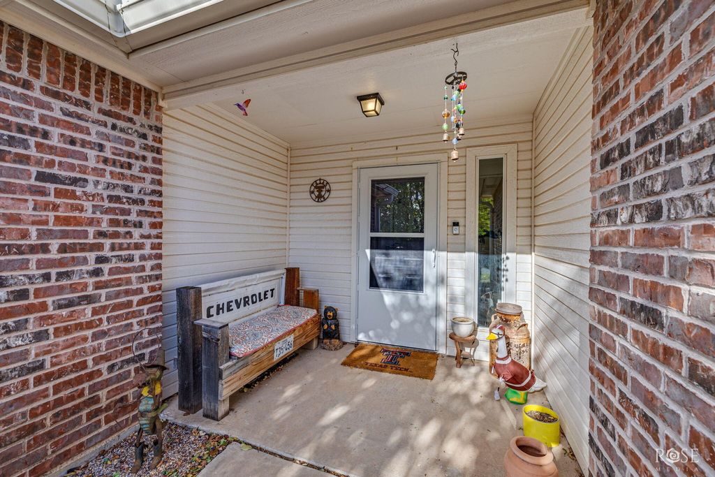 Image 5 of property listing at 1203 Wallace Lane, San Angelo, TX 76905
