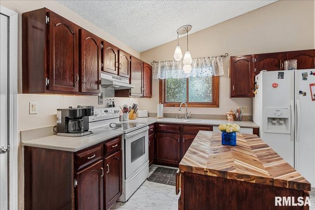 143 SPRINGBROOK Drive, Springfield, IL 62702