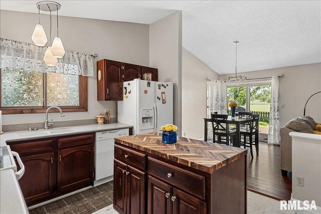 143 SPRINGBROOK Drive, Springfield, IL 62702